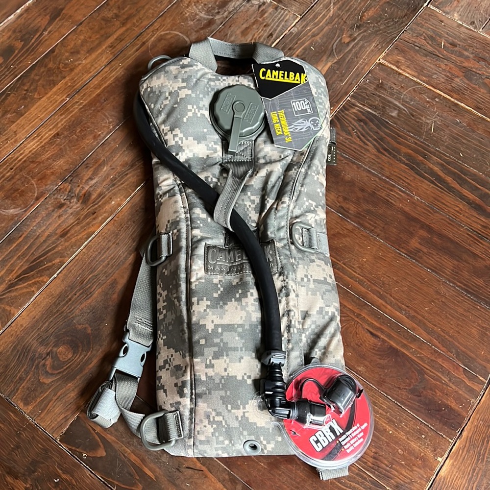 New! Camelbak Camo Hydration Backpack Maximum Gear 3L Long Neck NWT 100 oz.